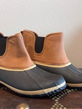 Style & Co. Brown and Black Waterproof Duck Boots WOMANS SZ 10
